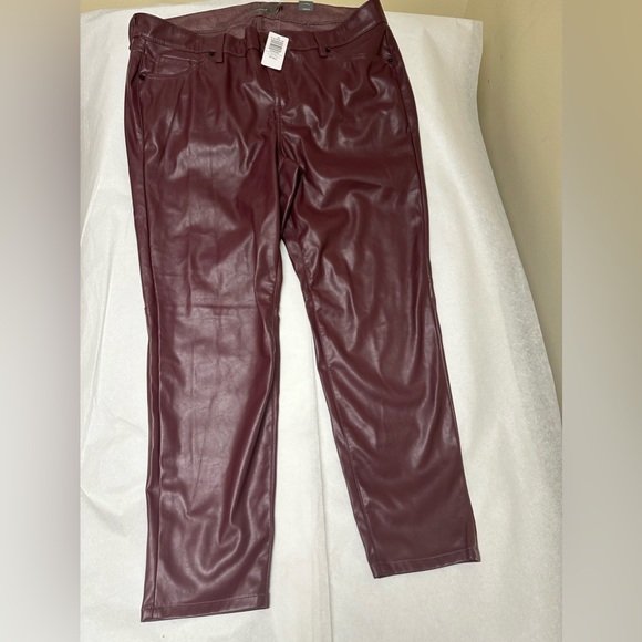 NWT; Torrid Skinny Faux Leather high rise Pant🌟 - Picture 3 of 10